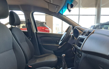 Renault Logan II, 2016 год, 635 000 рублей, 13 фотография