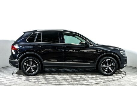 Volkswagen Tiguan II, 2018 год, 1 747 000 рублей, 4 фотография