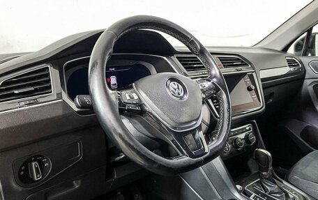 Volkswagen Tiguan II, 2018 год, 1 747 000 рублей, 12 фотография