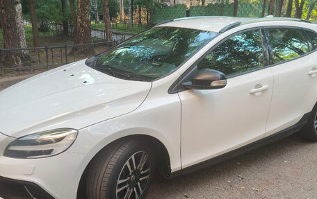 Volvo V40 Cross Country I, 2017 год, 1 720 000 рублей, 3 фотография