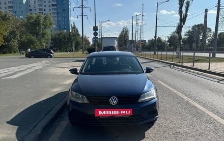 Volkswagen Jetta VI, 2015 год, 1 300 000 рублей, 2 фотография