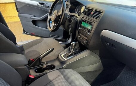 Volkswagen Jetta VI, 2012 год, 740 000 рублей, 6 фотография