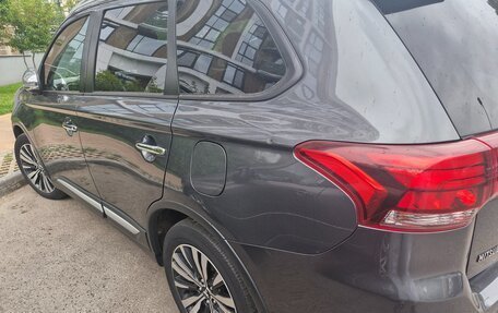 Mitsubishi Outlander III рестайлинг 3, 2018 год, 1 837 000 рублей, 5 фотография