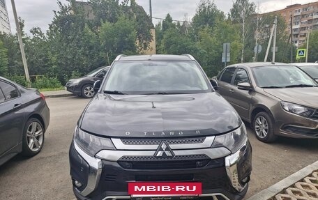 Mitsubishi Outlander III рестайлинг 3, 2018 год, 1 837 000 рублей, 3 фотография