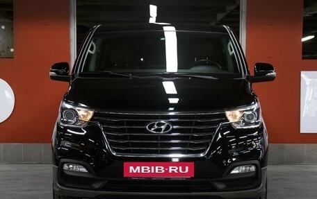 Hyundai Grand Starex Grand Starex I рестайлинг 2, 2020 год, 3 798 000 рублей, 2 фотография