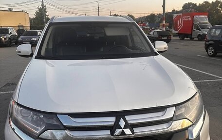 Mitsubishi Outlander III рестайлинг 3, 2015 год, 1 650 000 рублей, 1 фотография