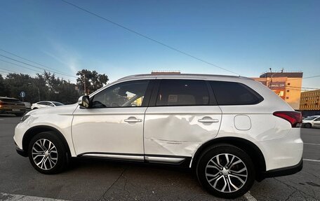 Mitsubishi Outlander III рестайлинг 3, 2015 год, 1 650 000 рублей, 8 фотография