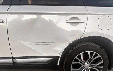 Mitsubishi Outlander III рестайлинг 3, 2015 год, 1 650 000 рублей, 9 фотография