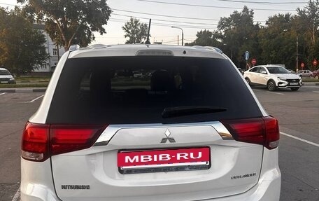 Mitsubishi Outlander III рестайлинг 3, 2015 год, 1 650 000 рублей, 4 фотография