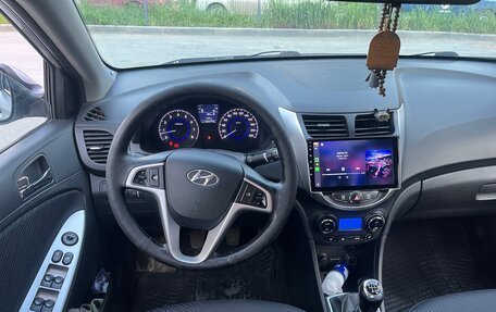 Hyundai Solaris II рестайлинг, 2013 год, 700 000 рублей, 5 фотография