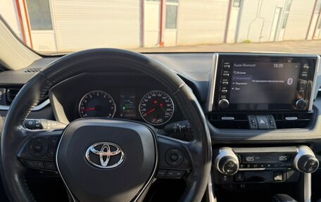 Toyota RAV4, 2019 год, 3 450 000 рублей, 8 фотография