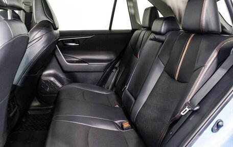 Toyota RAV4, 2019 год, 3 610 000 рублей, 10 фотография