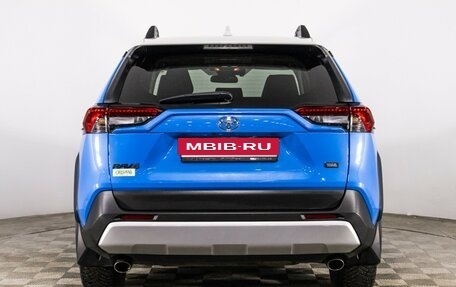 Toyota RAV4, 2019 год, 3 610 000 рублей, 6 фотография