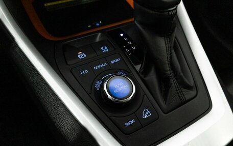Toyota RAV4, 2019 год, 3 610 000 рублей, 20 фотография