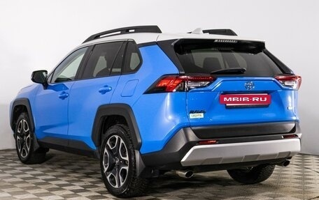Toyota RAV4, 2019 год, 3 610 000 рублей, 7 фотография