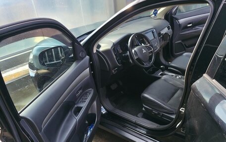 Mitsubishi Outlander III рестайлинг 3, 2012 год, 1 650 000 рублей, 4 фотография