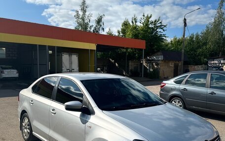 Volkswagen Polo VI (EU Market), 2012 год, 800 000 рублей, 2 фотография