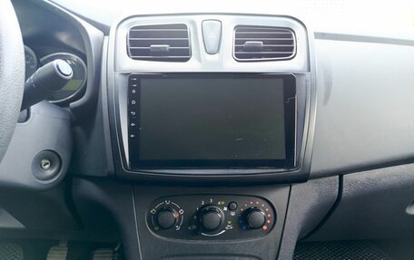 Renault Logan II, 2018 год, 699 800 рублей, 18 фотография