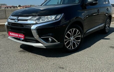 Mitsubishi Outlander III рестайлинг 3, 2016 год, 2 650 000 рублей, 2 фотография