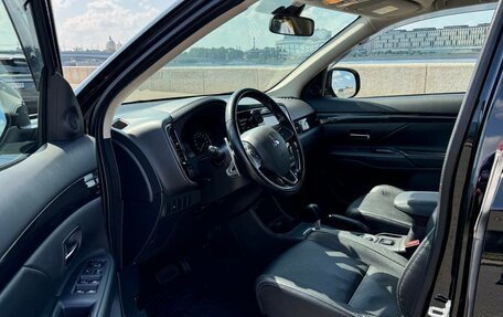 Mitsubishi Outlander III рестайлинг 3, 2016 год, 2 650 000 рублей, 7 фотография
