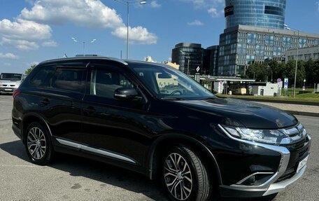 Mitsubishi Outlander III рестайлинг 3, 2016 год, 2 650 000 рублей, 6 фотография