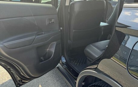 Mitsubishi Outlander III рестайлинг 3, 2016 год, 2 650 000 рублей, 18 фотография