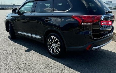 Mitsubishi Outlander III рестайлинг 3, 2016 год, 2 650 000 рублей, 3 фотография
