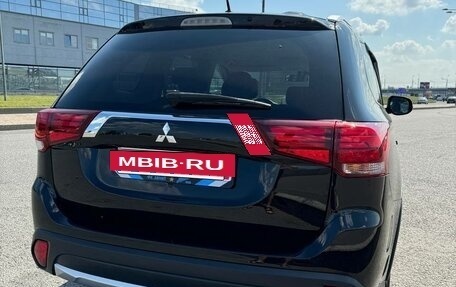 Mitsubishi Outlander III рестайлинг 3, 2016 год, 2 650 000 рублей, 4 фотография