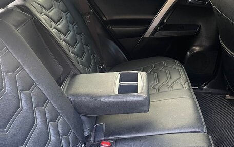 Toyota RAV4, 2019 год, 3 920 000 рублей, 7 фотография