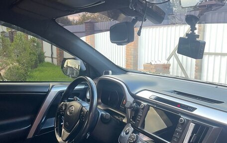 Toyota RAV4, 2019 год, 3 920 000 рублей, 4 фотография