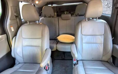 Toyota Sienna III, 2017 год, 3 100 000 рублей, 6 фотография