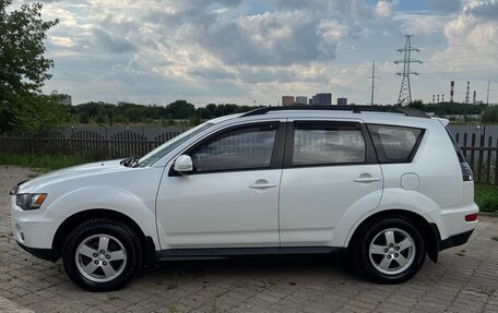 Mitsubishi Outlander III рестайлинг 3, 2011 год, 950 000 рублей, 1 фотография