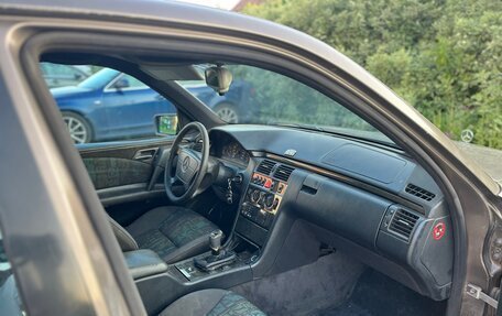 Mercedes-Benz E-Класс, 1996 год, 265 000 рублей, 6 фотография