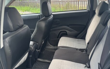 Mitsubishi Outlander III рестайлинг 3, 2011 год, 950 000 рублей, 9 фотография