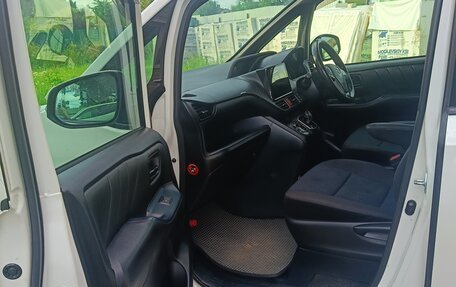 Toyota Voxy III, 2014 год, 1 790 000 рублей, 4 фотография
