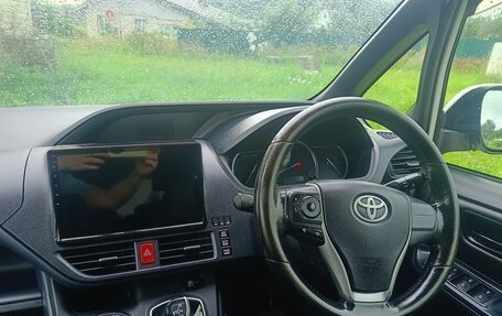 Toyota Voxy III, 2014 год, 1 790 000 рублей, 5 фотография