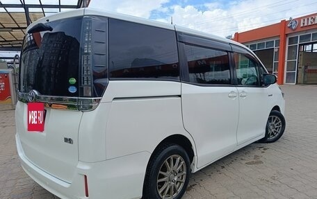 Toyota Voxy III, 2014 год, 1 790 000 рублей, 9 фотография