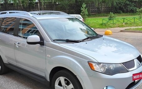 Mitsubishi Outlander III рестайлинг 3, 2008 год, 985 000 рублей, 2 фотография