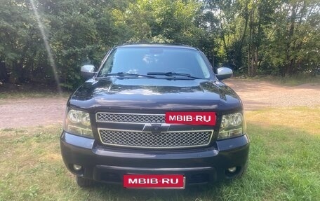 Chevrolet Tahoe III, 2008 год, 1 800 000 рублей, 2 фотография