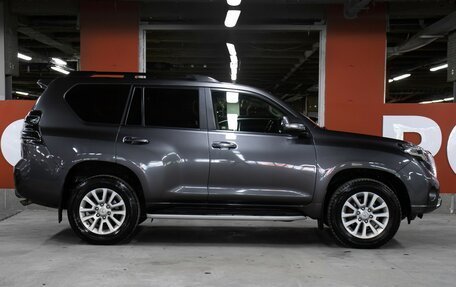 Toyota Land Cruiser Prado 150 рестайлинг 2, 2015 год, 3 298 000 рублей, 4 фотография