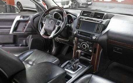 Toyota Land Cruiser Prado 150 рестайлинг 2, 2015 год, 3 298 000 рублей, 11 фотография