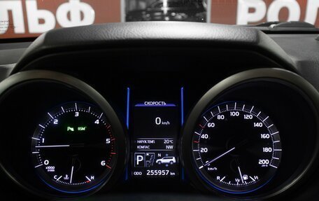 Toyota Land Cruiser Prado 150 рестайлинг 2, 2015 год, 3 298 000 рублей, 14 фотография