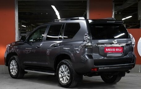 Toyota Land Cruiser Prado 150 рестайлинг 2, 2015 год, 3 298 000 рублей, 7 фотография