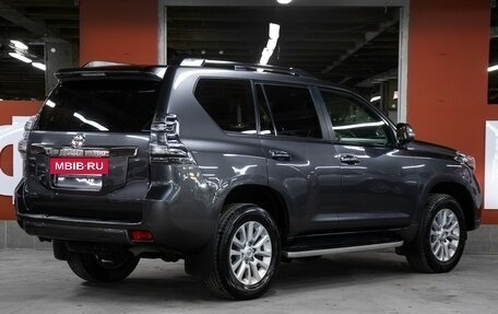Toyota Land Cruiser Prado 150 рестайлинг 2, 2015 год, 3 298 000 рублей, 5 фотография