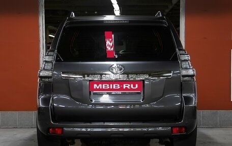 Toyota Land Cruiser Prado 150 рестайлинг 2, 2015 год, 3 298 000 рублей, 6 фотография