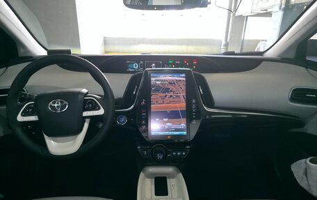 Toyota Prius IV XW50, 2017 год, 2 500 000 рублей, 8 фотография