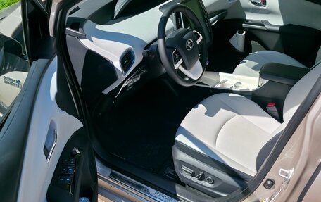 Toyota Prius IV XW50, 2017 год, 2 500 000 рублей, 7 фотография