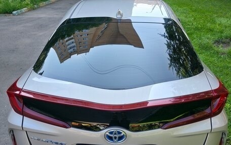 Toyota Prius IV XW50, 2017 год, 2 500 000 рублей, 5 фотография