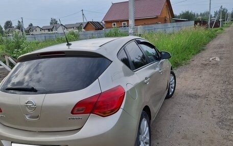 Opel Astra J, 2011 год, 750 000 рублей, 2 фотография