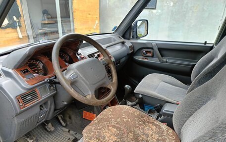 Mitsubishi Pajero III рестайлинг, 1995 год, 680 000 рублей, 3 фотография